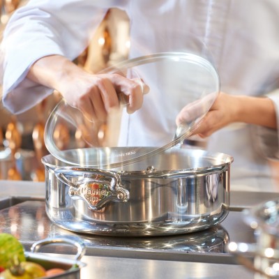 Mauviel 1830 M'cook #5211.28 Sauteuse 28 cm mit Stiel und Hilfsgriff, Glasdeckel, Edelstahlgriffe-www.toepfeboutique.de